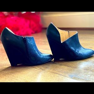ShoeDazzle Blue and Black Wedge Booties